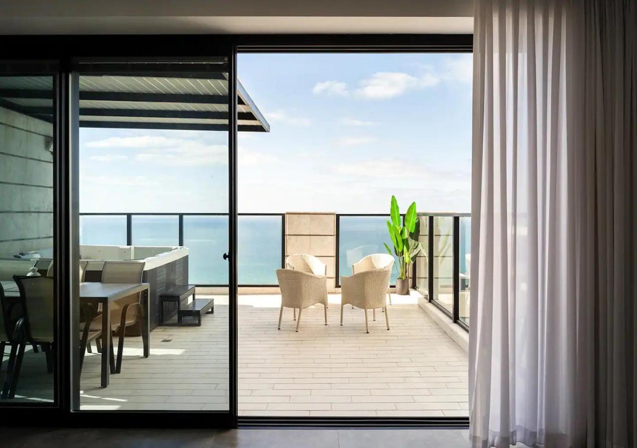 Oַ&O Group- Luxury Penthouse Jacuzzi Sea 36 Floor Apartment Bat Yam Bagian luar foto