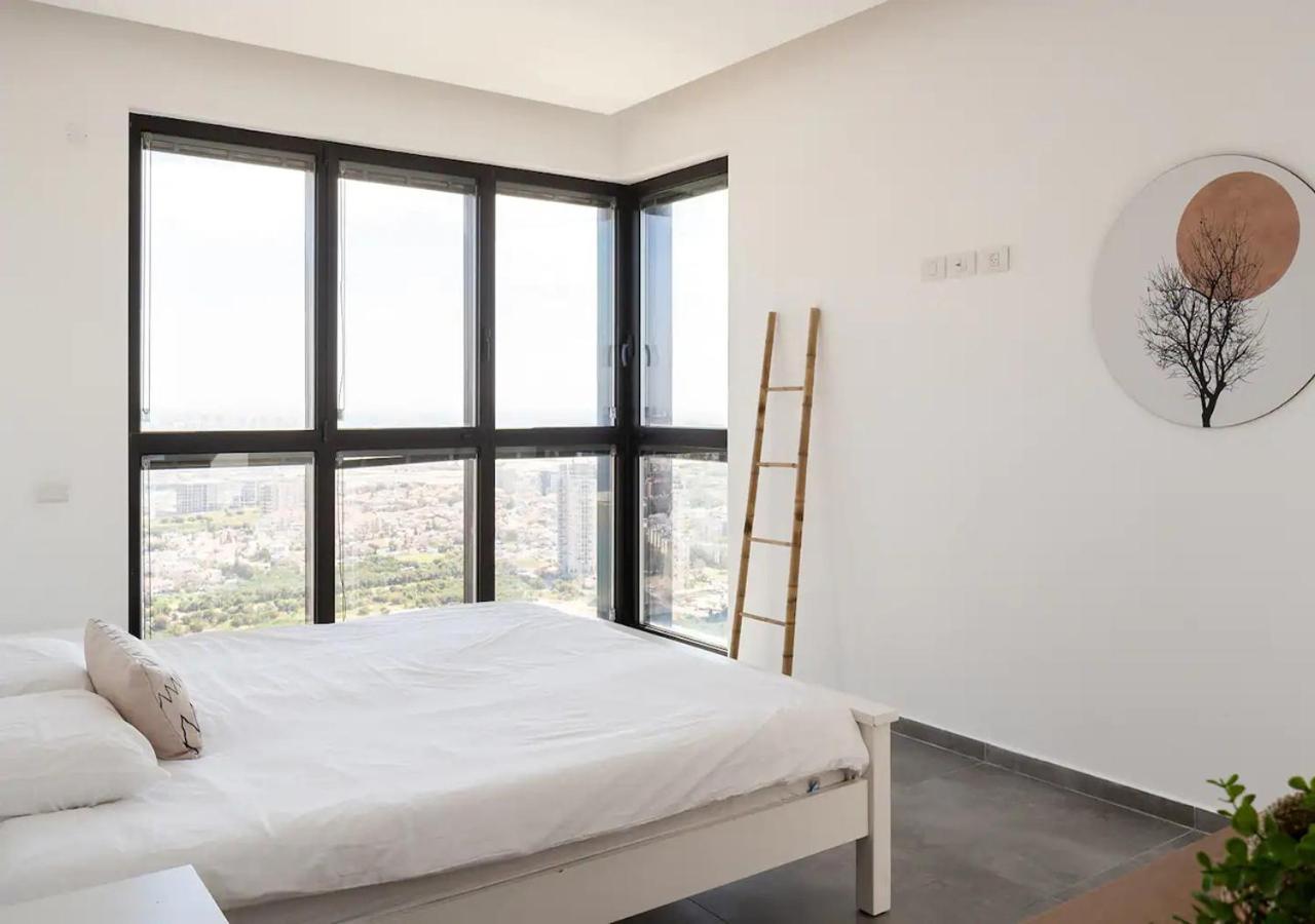Oַ&O Group- Luxury Penthouse Jacuzzi Sea 36 Floor Apartment Bat Yam Bagian luar foto